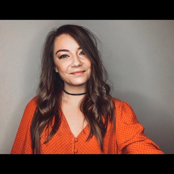 Meet your Posher, Kristen - Picture 1 of 4